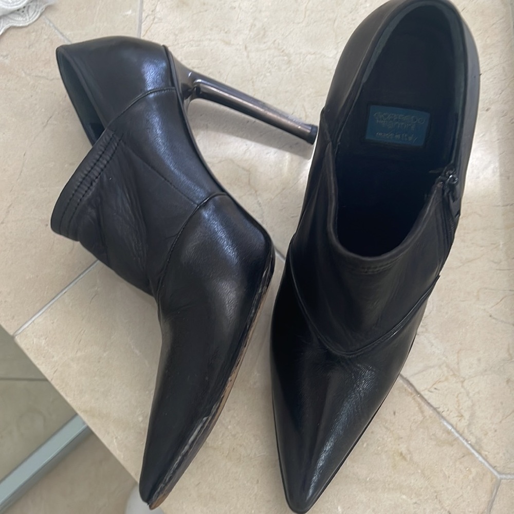 Black leather shoe/boot